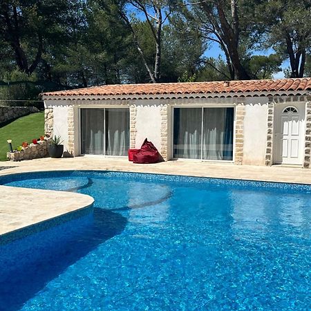 Jolie Maison Avec Vue Sur Piscine Bouc-Bel-Air Luaran gambar