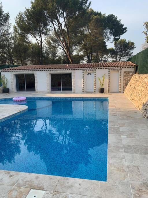 Jolie Maison Avec Vue Sur Piscine Bouc-Bel-Air Luaran gambar