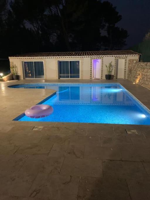 Jolie Maison Avec Vue Sur Piscine Bouc-Bel-Air Luaran gambar