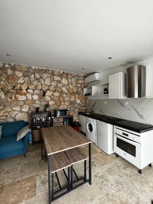 Jolie Maison Avec Vue Sur Piscine Bouc-Bel-Air Luaran gambar