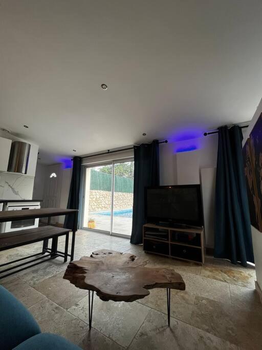 Jolie Maison Avec Vue Sur Piscine Bouc-Bel-Air Luaran gambar