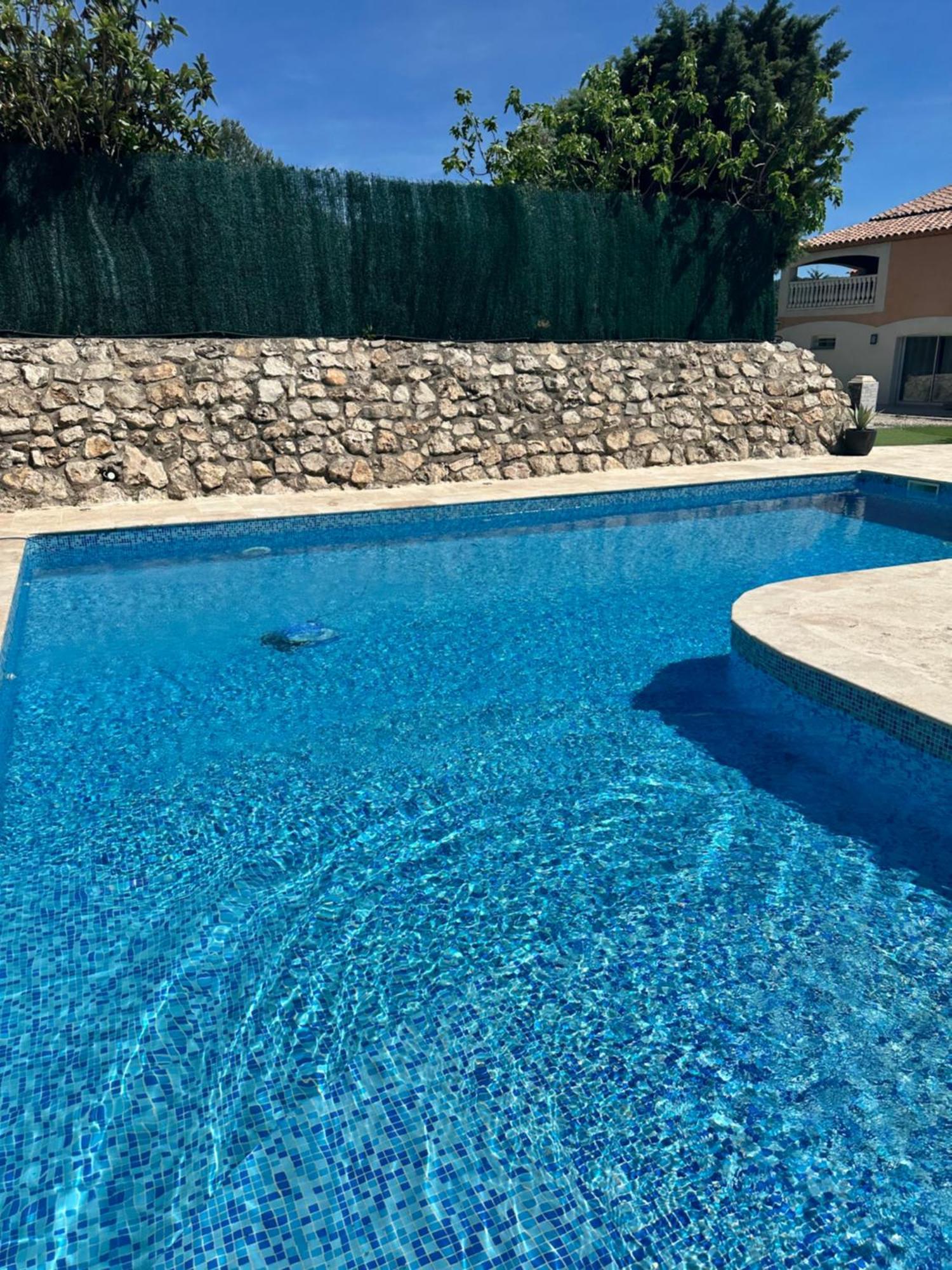 Jolie Maison Avec Vue Sur Piscine Bouc-Bel-Air Luaran gambar